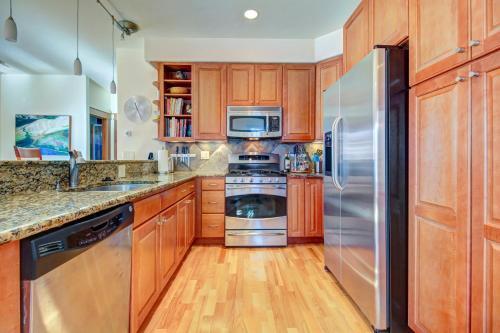 Upscale Majestic Valley Townhome
