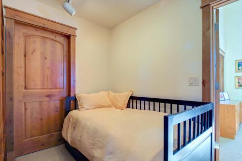Upscale Majestic Valley Townhome