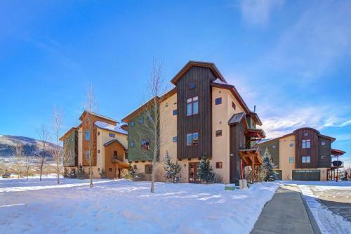 Upscale Majestic Valley Townhome