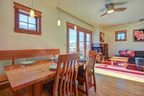 Upscale Majestic Valley Townhome