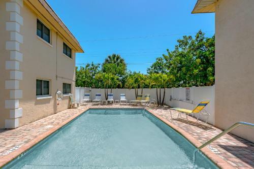 Parkside 15, 2 Bedrooms, Walk To Beach, Pool Access, Sleeps 6