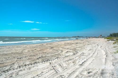 Parkside 15, 2 Bedrooms, Walk To Beach, Pool Access, Sleeps 6
