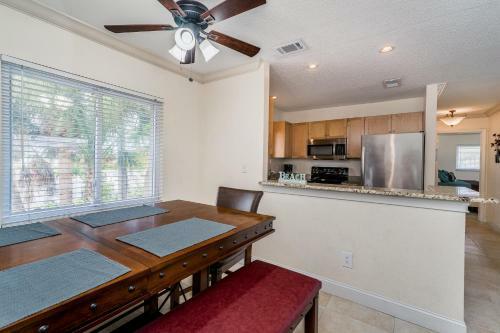 Parkside 15, 2 Bedrooms, Walk To Beach, Pool Access, Sleeps 6