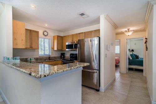 Parkside 15, 2 Bedrooms, Walk To Beach, Pool Access, Sleeps 6