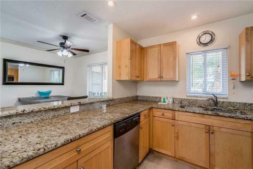 Parkside 15, 2 Bedrooms, Walk To Beach, Pool Access, Sleeps 6