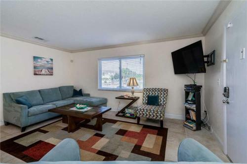 Parkside 15, 2 Bedrooms, Walk To Beach, Pool Access, Sleeps 6