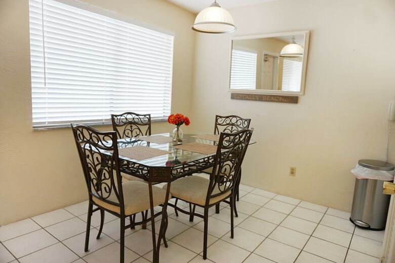 Hotel Redington Surf Resort