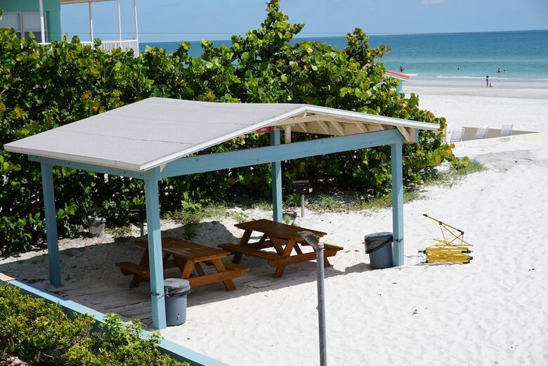 Hotel Redington Surf Resort