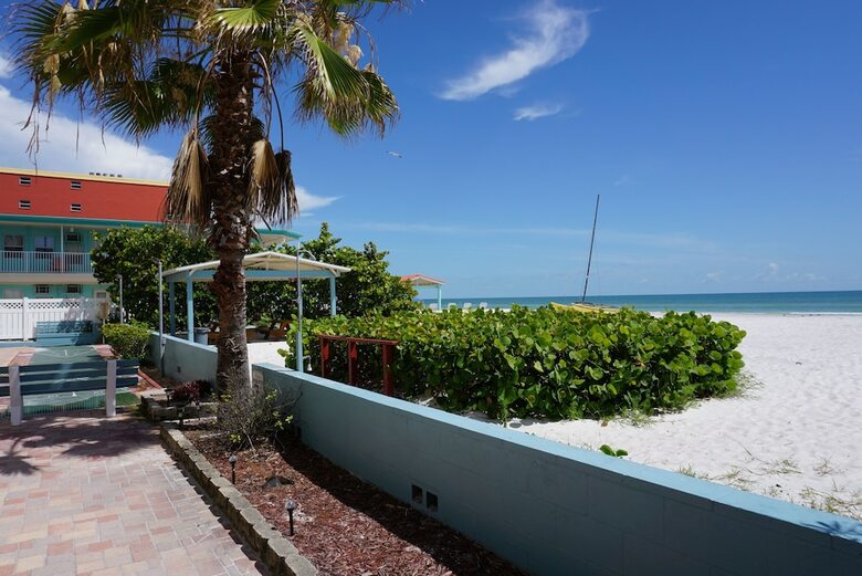 Hotel Redington Surf Resort