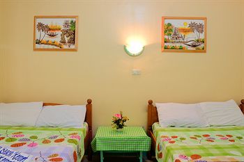 White Beach Hotel Bar And Restaurant