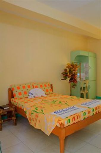White Beach Hotel Bar And Restaurant