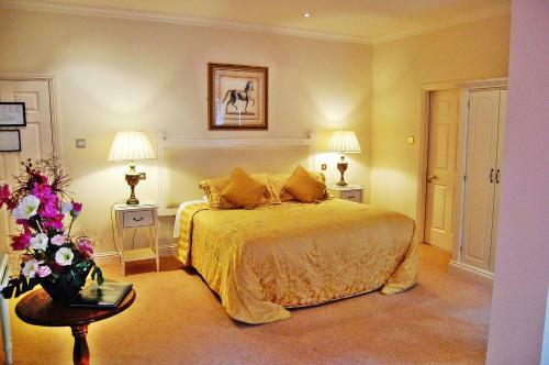 Watersedge Hotel