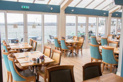 Watersedge Hotel