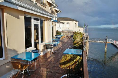 Watersedge Hotel