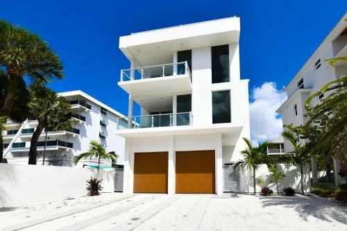 The Lookout By Beachside Management