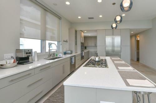 The Lookout By Beachside Management
