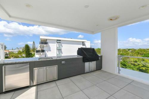 The Lookout By Beachside Management