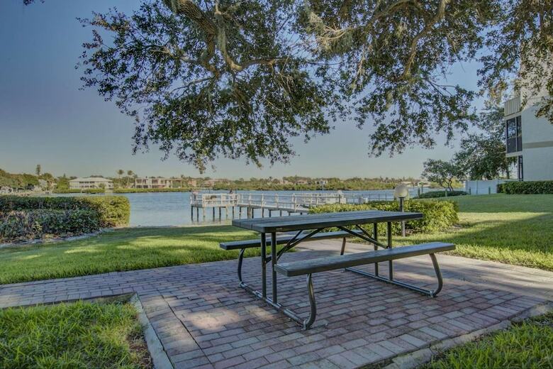 Bay Oaks Ground Floor