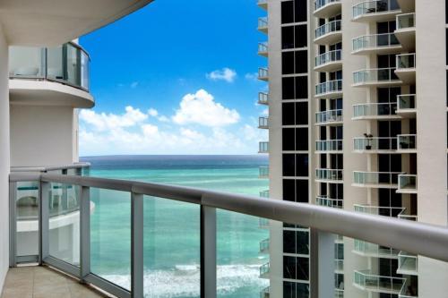 Apartamento 18683 Collins Avenue Condo Unit #1708ab