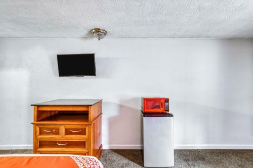Oyo Hotel Macon Ga West - 4 Mi From Macon Va Clinic