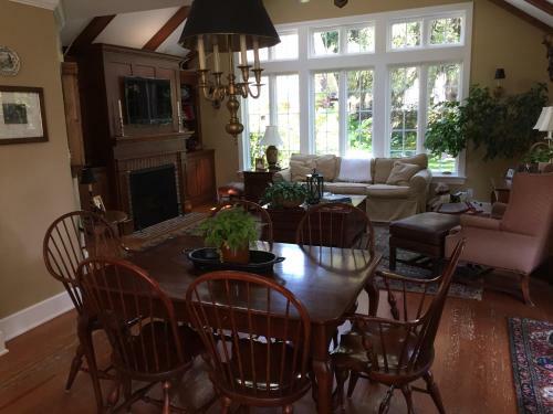 Beautiful Historic Home Close To Notre Dame