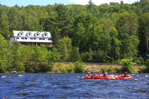 Posada Inn By The River