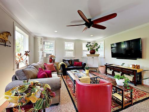 10 Ocean Street Cottage
