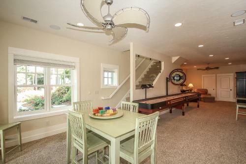 Villa Lay By The Bay