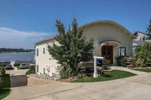 Villa Lay By The Bay