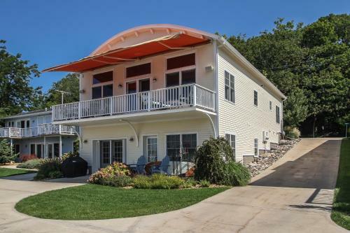 Villa Lay By The Bay