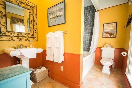 Bed & Breakfast Hidden Garden Cottages & Suites