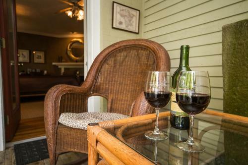 Bed & Breakfast Hidden Garden Cottages & Suites