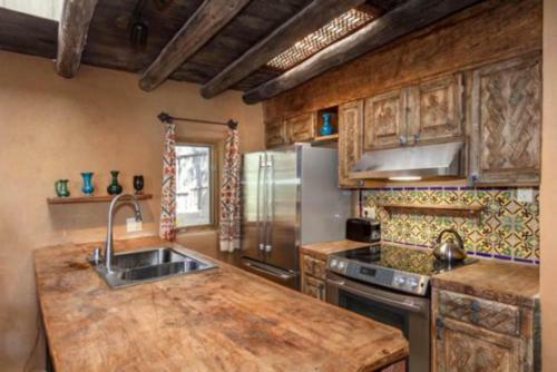 2 Bedroom - 5 Min. Walk To Canyon Rd. - Artesano