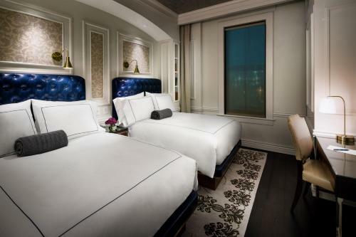 Adelphi Hotel