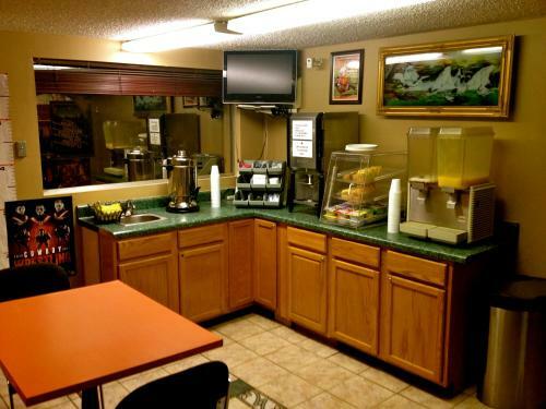 Motel Hwy Express Inn & Suites