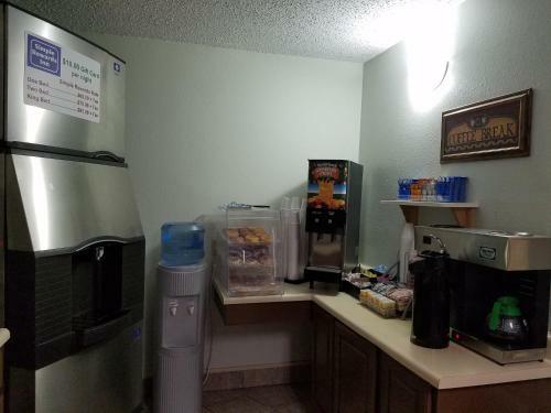 Hotel Simple Rewards Inn