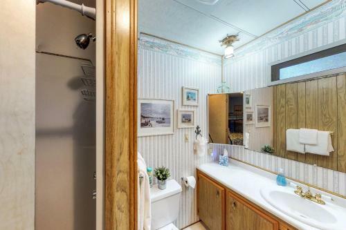 The Captain's Cabin