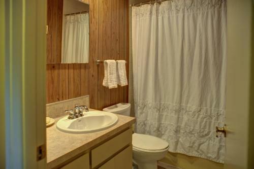 Zigzag Mountain Retreat Three-bedroom Chalet