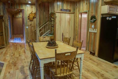 Eagle Falls Lodge Three-bedroom Chalet