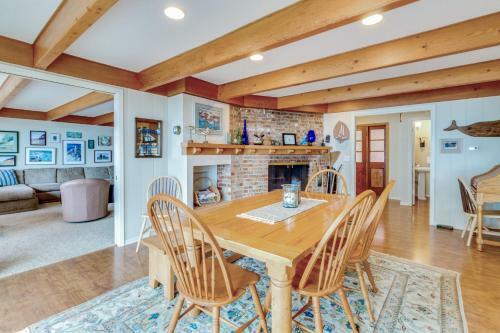 Spectacular Seaside Surf-view Home