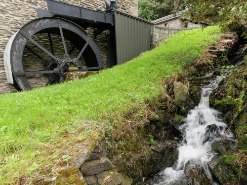 Lodge Holiday Home Moulin de Vellereux Mabompre