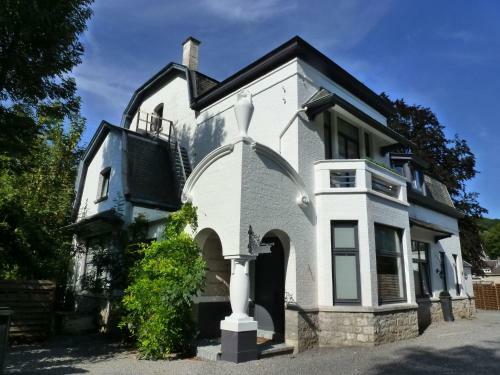 Holiday Home Le Manoir Hastiere Par Dela