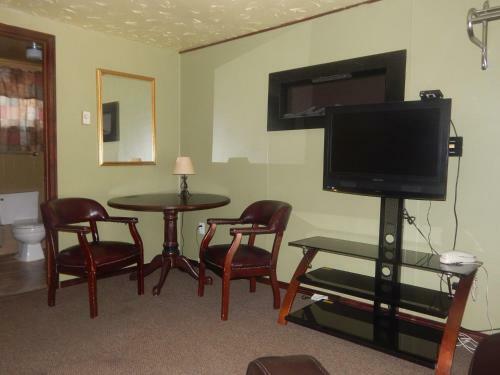 Hotel Cedar Village Motel & Rv