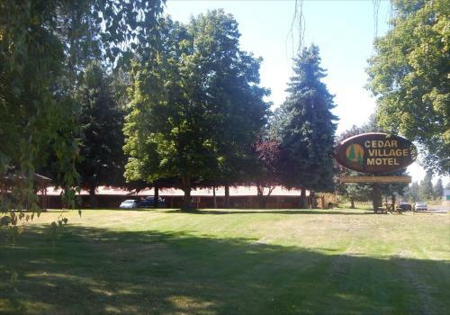 Hotel Cedar Village Motel & Rv