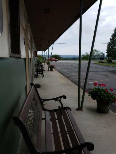Posada Lake Motel