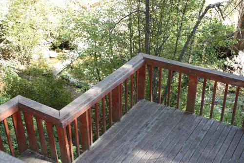 Hideaway Above The Stream