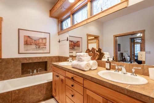 Arrowhead Cabin