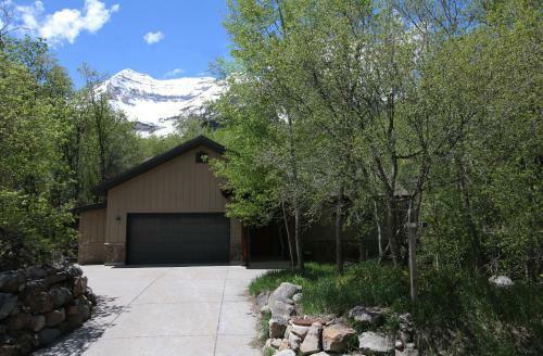 Arrowhead Cabin