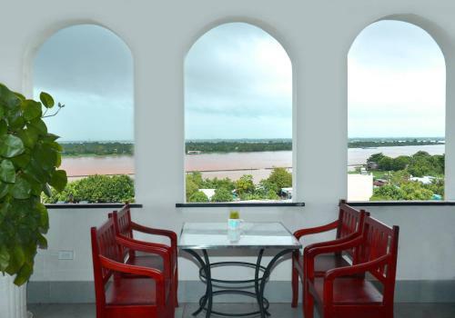 Riverside Cai Be Hotel