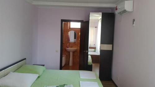 Hostal Guest House U Larisy